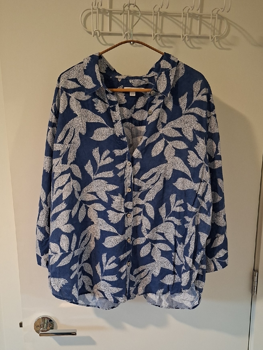 Chicho's Blue & White Batik Floral Print 100% Linen Button-down Top (Size US 20)